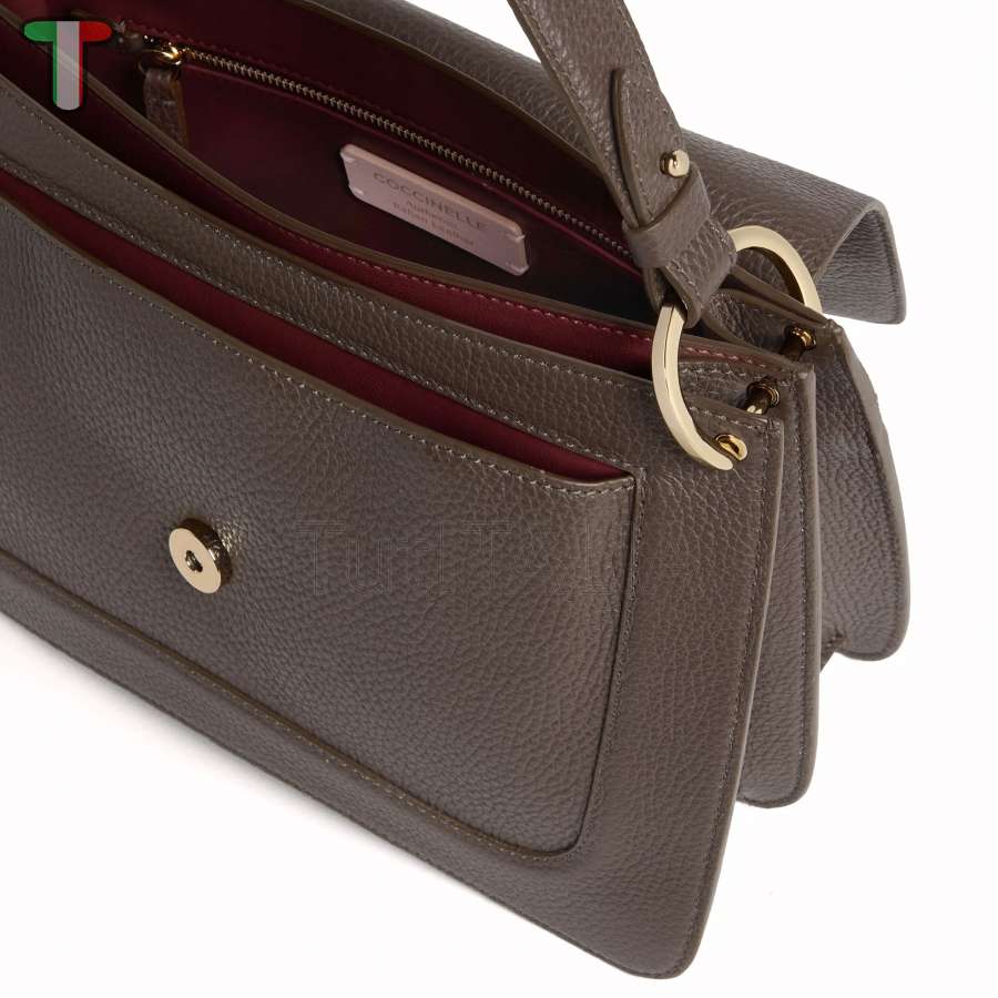 Coccinelle C-Me Medium Brunette E1SSL180101W20